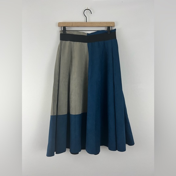Box Pleated Color Block Skirt - Picture 2 of 6